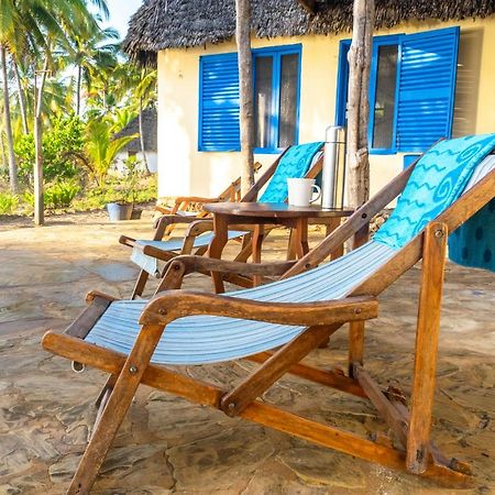 Hibiscus Beach House Pangani Exteriör bild