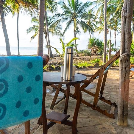 Hibiscus Beach House Pangani Exteriör bild