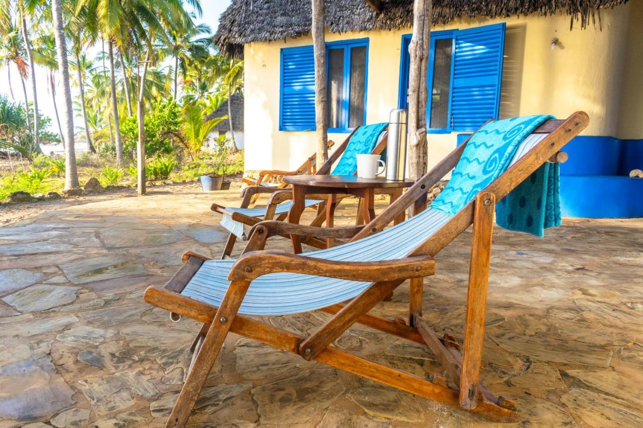 Hibiscus Beach House Pangani Exteriör bild